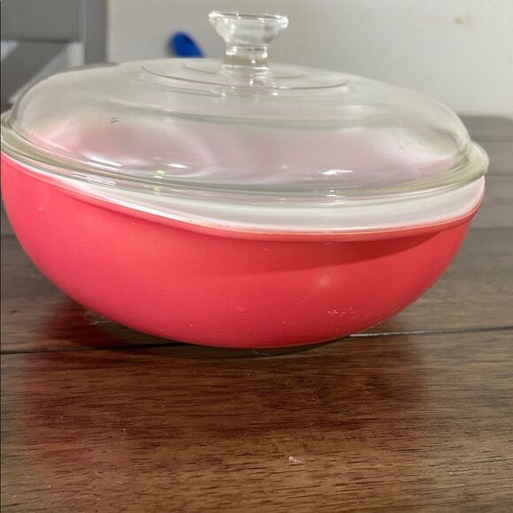 Vintage Pyrex Flamingo Pink 024 2 Qt Round Casserole Dish with Clear Glass Lid – - Picture 9 of 10